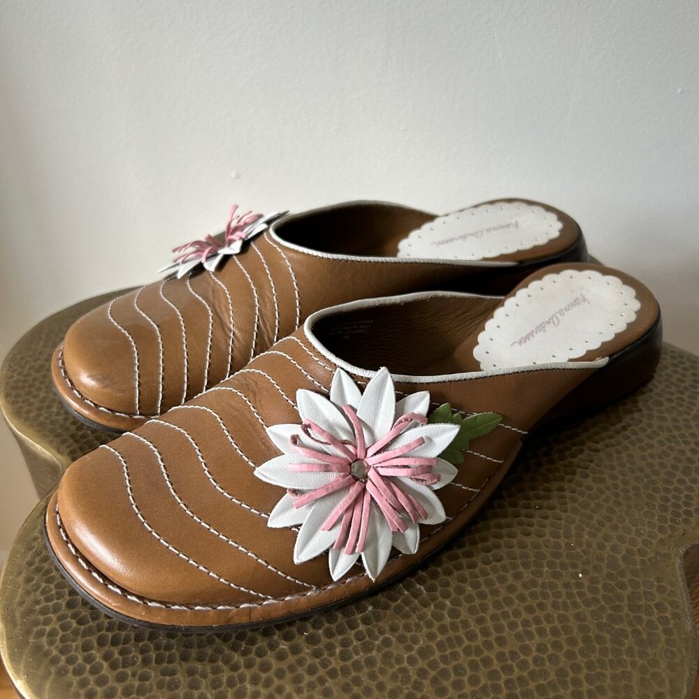 Hanna Andersson Brown Leather Mules/Clogs with Floral Accent EU 39 - Picture 3 of 10